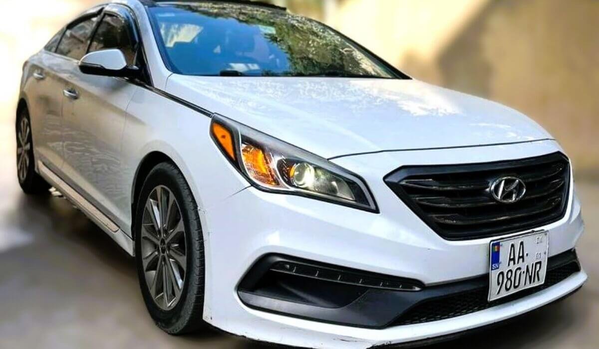 Hyundai Elantra - Location Dakar